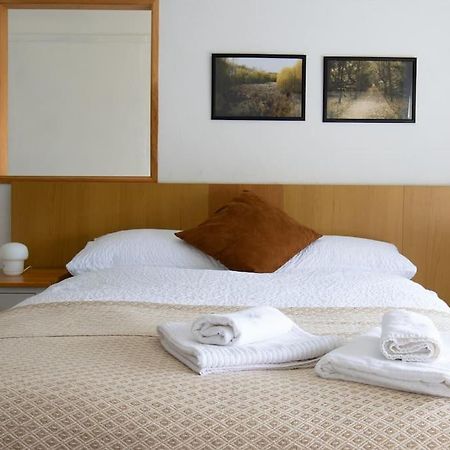 One-Bedroom Flat In Cheam Village 外观 照片