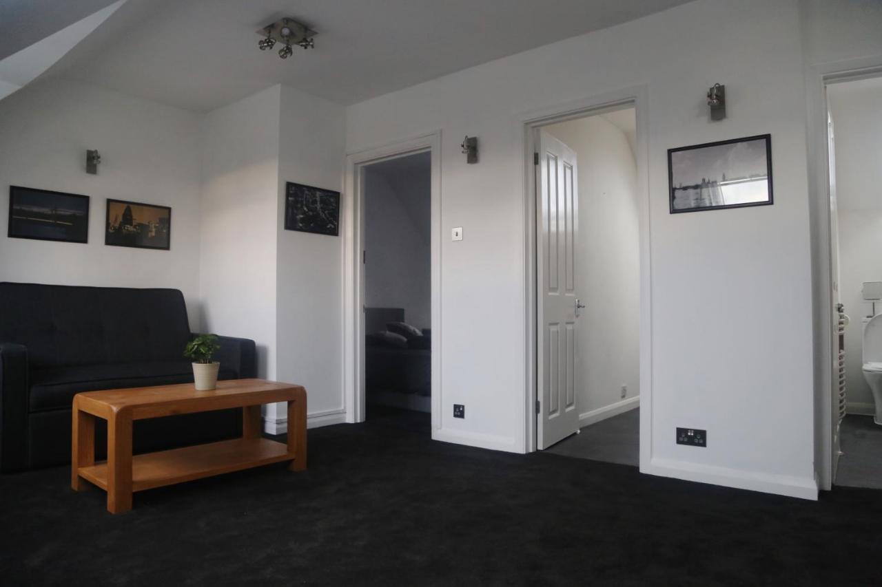 One-Bedroom Flat In Cheam Village 外观 照片