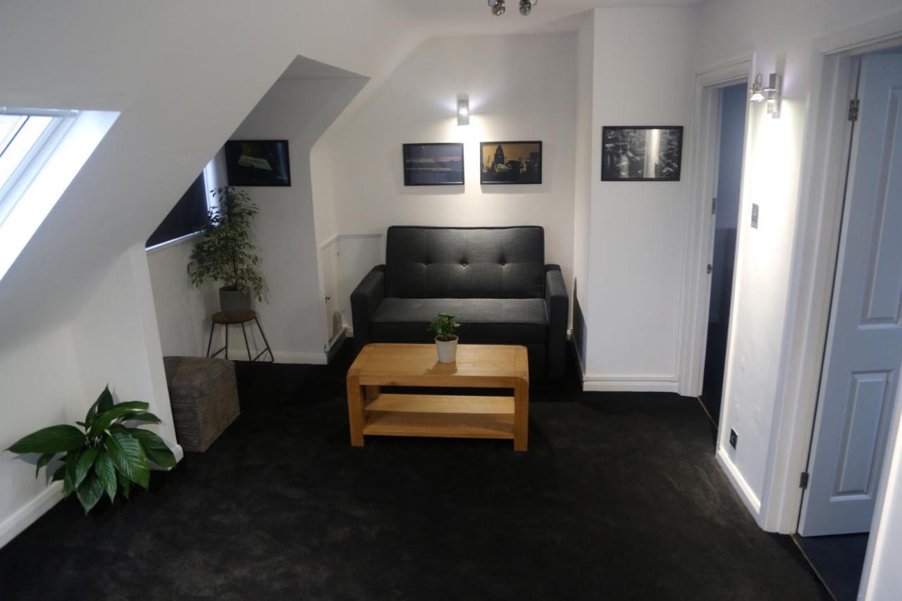 One-Bedroom Flat In Cheam Village 外观 照片