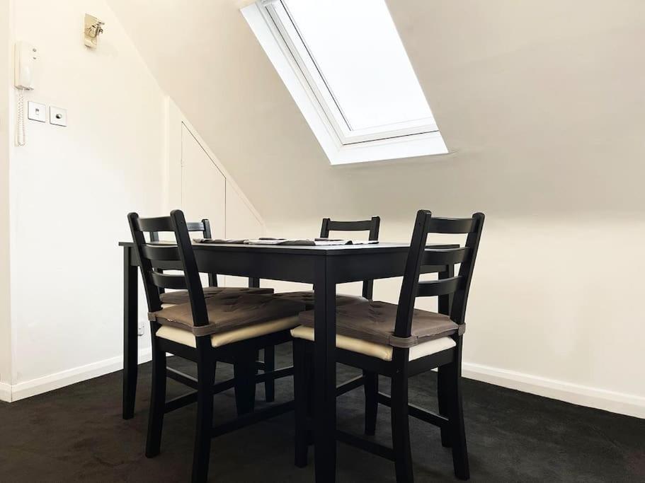 One-Bedroom Flat In Cheam Village 外观 照片