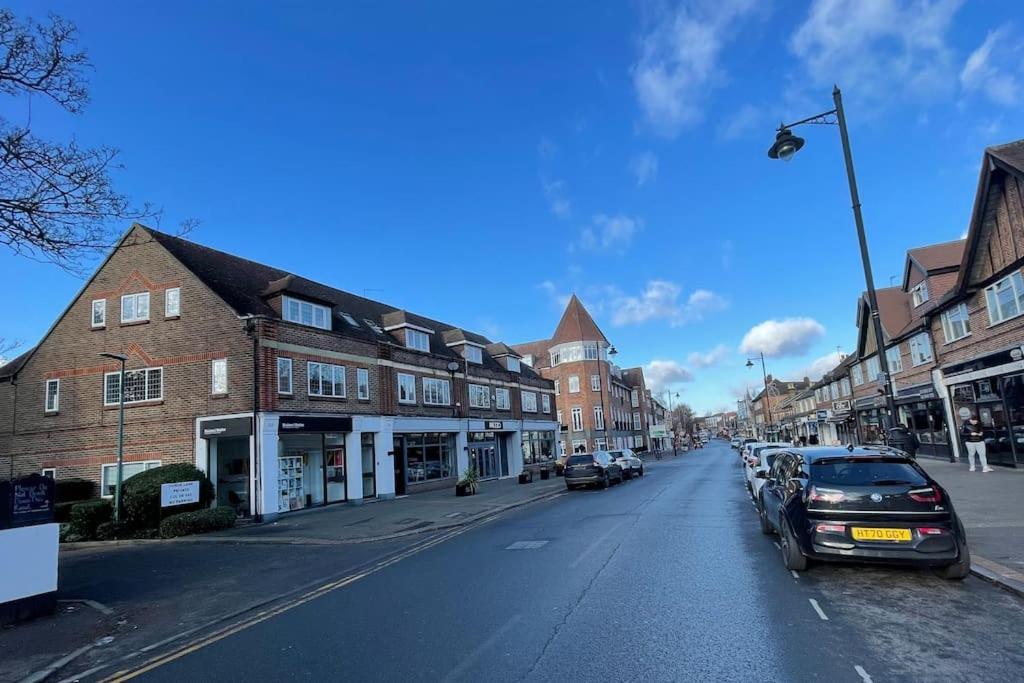One-Bedroom Flat In Cheam Village 外观 照片