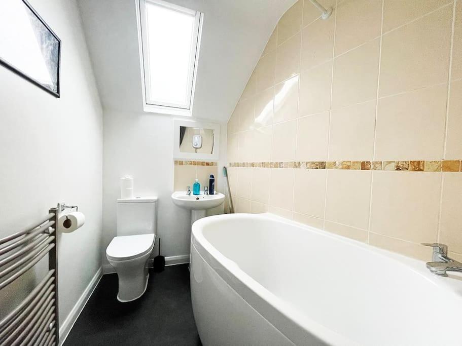 One-Bedroom Flat In Cheam Village 外观 照片