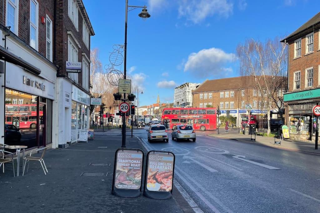 One-Bedroom Flat In Cheam Village 外观 照片