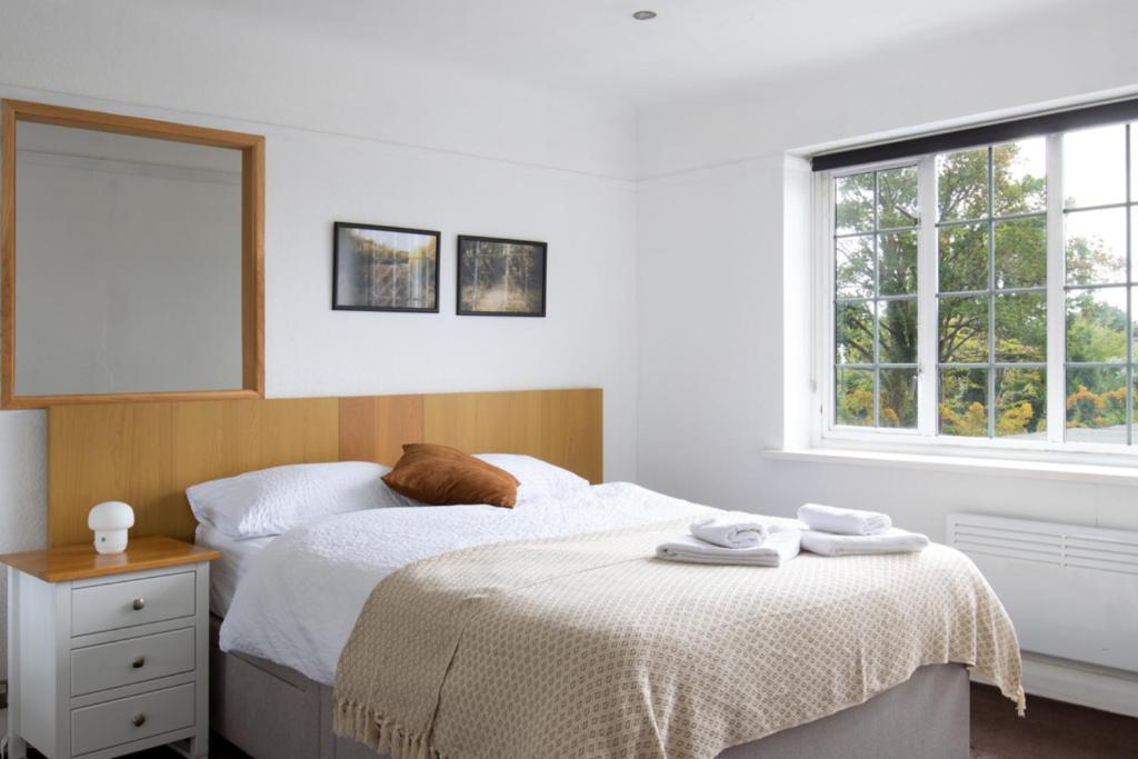 One-Bedroom Flat In Cheam Village 外观 照片